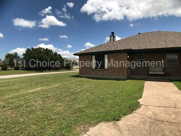 1st image of 1000 Meadow Cir S #1000