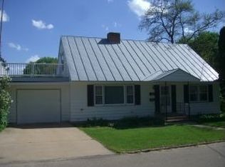 327 Wisconsin St, Waupaca, WI 54981