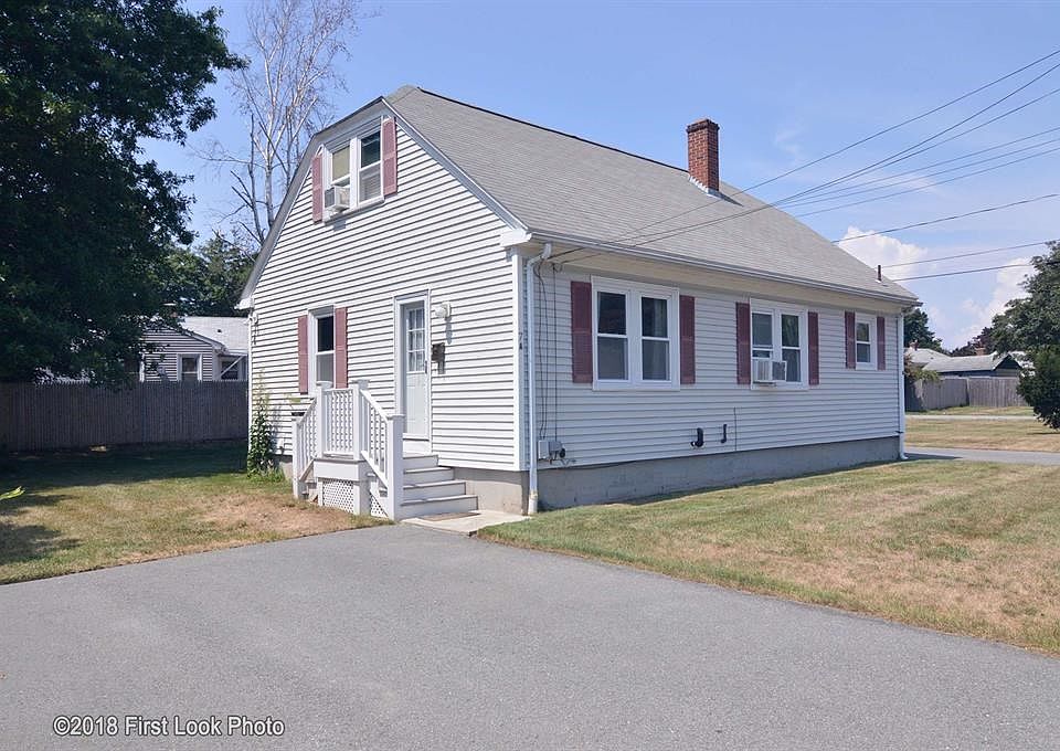 7 Rego Rd Middletown RI Zillow