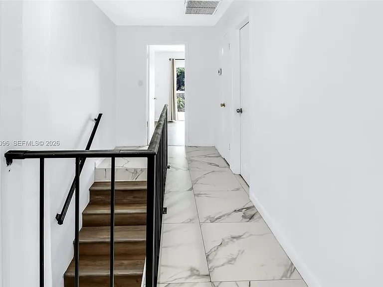 22 Canterbury Ln #22 — Photo 28