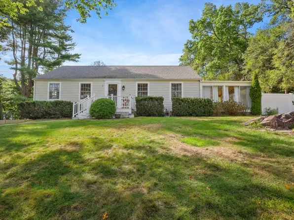 9 Deerwood Court, Norwalk, CT 06851
