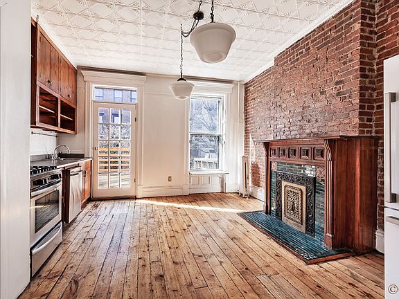4th image of 558 2nd St Unit 3