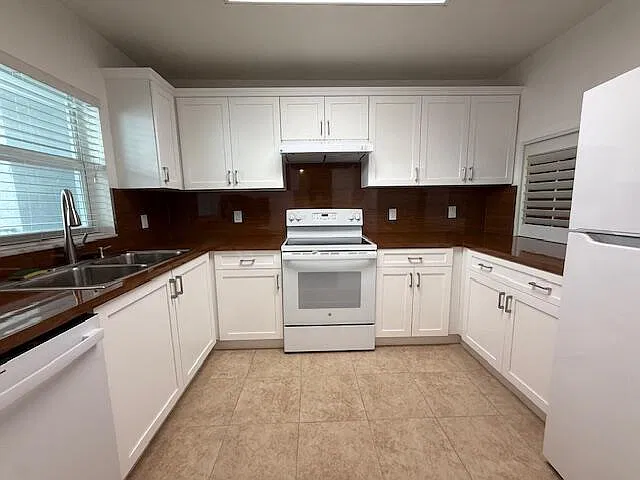 2 bed, 2.0 bath, 960 sqft, $2,400 — Photo 2