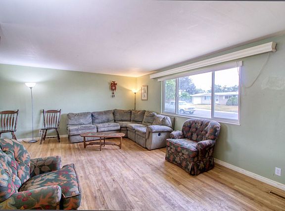 5th image of 580 N Parkway Ave