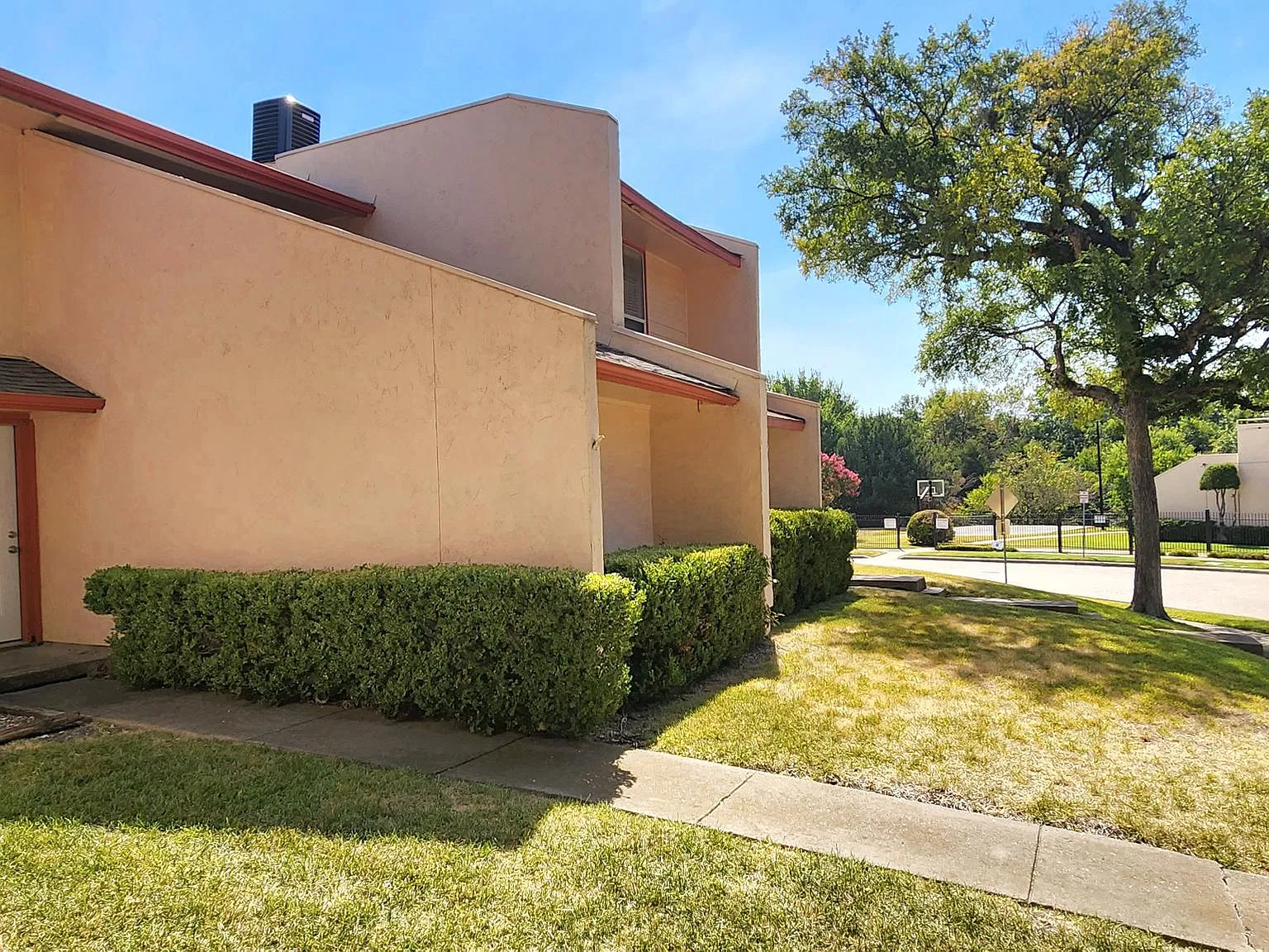507 Valley Park Dr — Photo 4