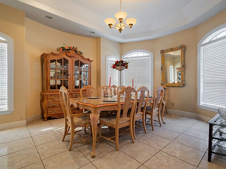 2201 Zacatecas Dr — Photo 15