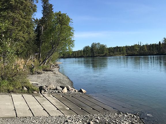 River access w/ boat launch