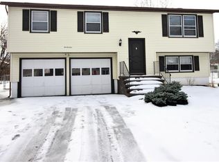 21 Tallwood Dr, Hilton, NY 14468