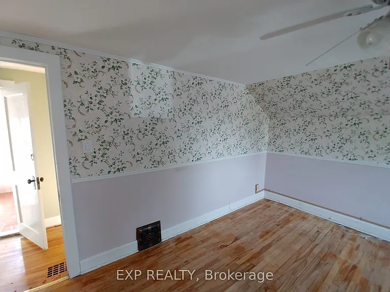 162 Woodroffe Ave — Photo 13
