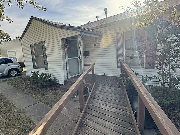 3rd image of 3018 Oakwood St