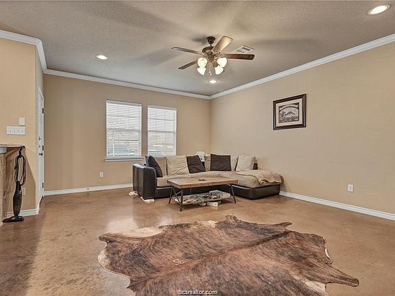 3rd image of 3211 Papa Bear Dr