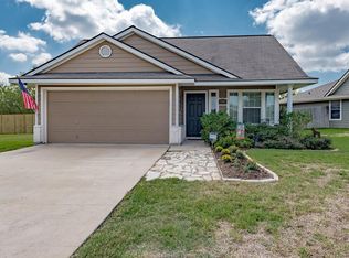 901 Crested Point Dr, College Station, TX 77845