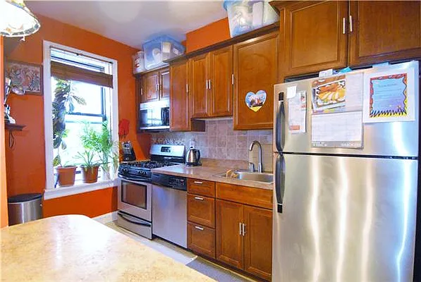 Sold by R New York | media 33