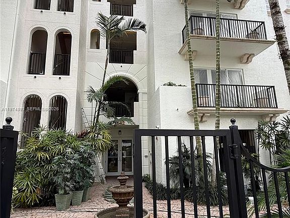 2nd image of 642 Valencia Ave Unit 305