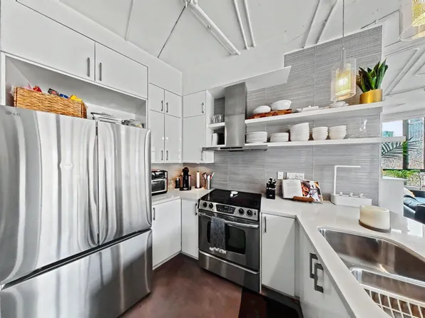 28 Powell St #501, Vancouver, BC V6A 1E7