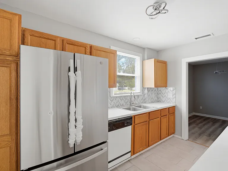 2114 Merrill Ave — Photo 10