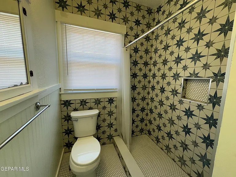 1606 Hawthorne St — Photo 12