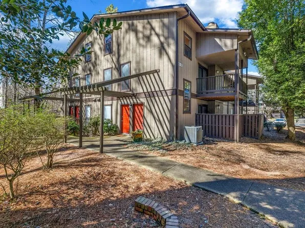 901 River Run Dr, Sandy Springs, GA 30350