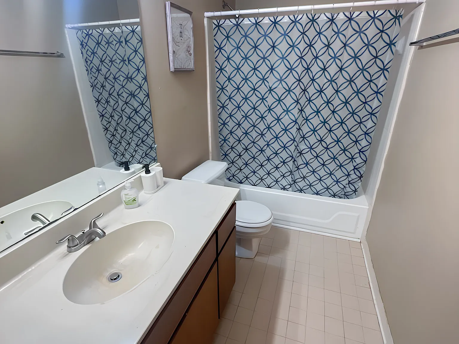 4 bed, 3.0 bath, 2387 sqft, $819 — Photo 3