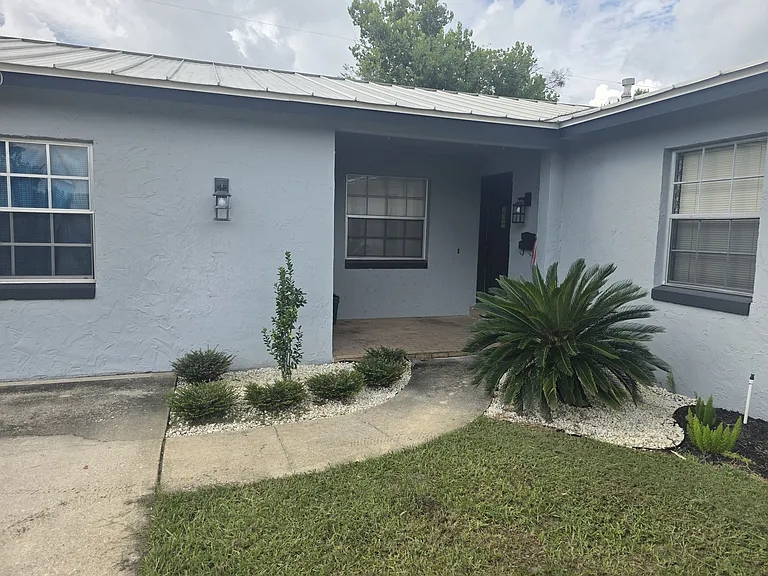 Lilac Rd — Photo 14