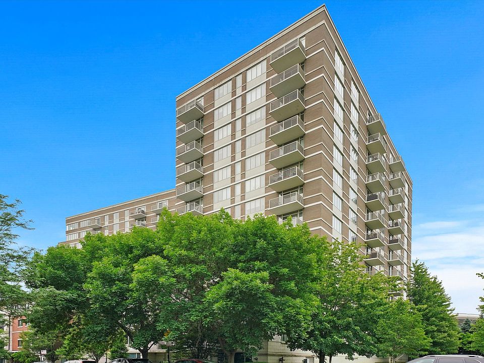 1st image of 1515 S Prairie Ave Unit 512