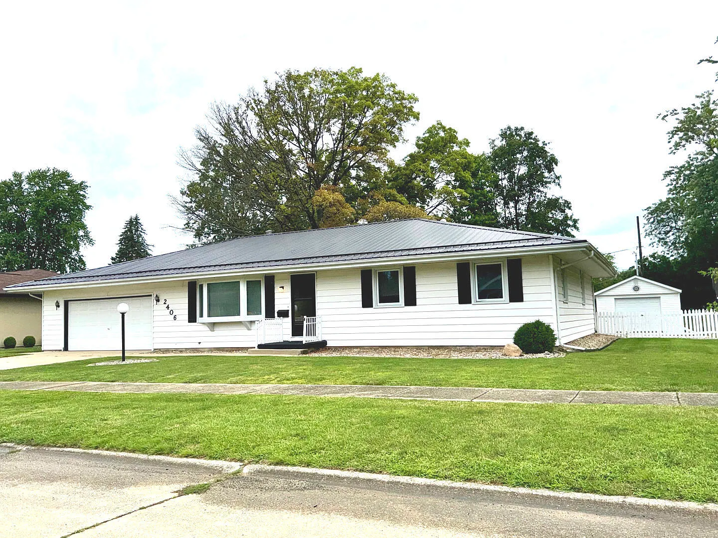 2406 Edward St photo 1