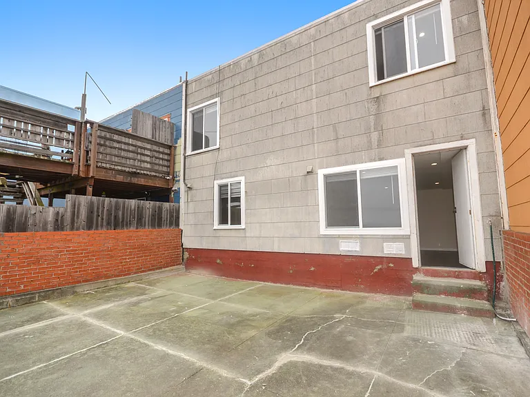 2347 42nd Ave — Photo 30