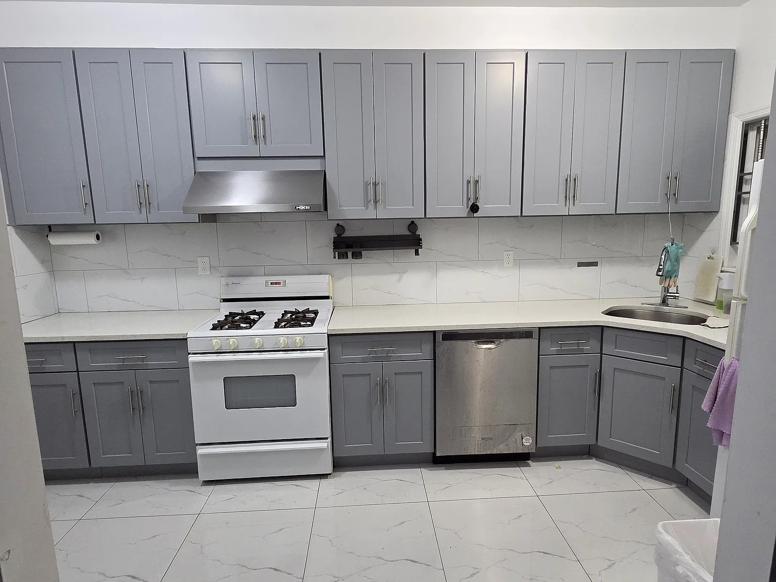 3 bed, 1200 sqft, $3,499 — Photo 2