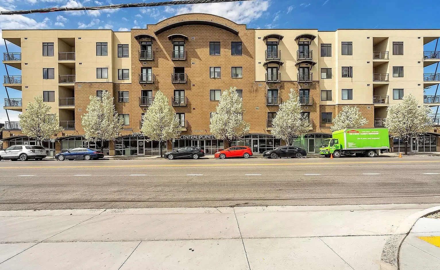 2 bed, 914 sqft, $1,600 — Photo 1