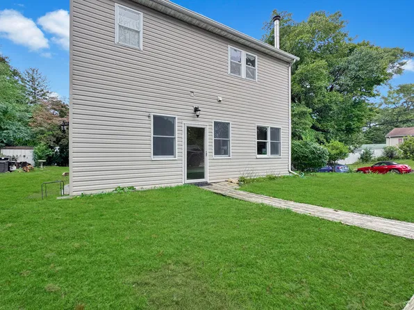 64 Huntington Rd, Sound Beach, NY 11789