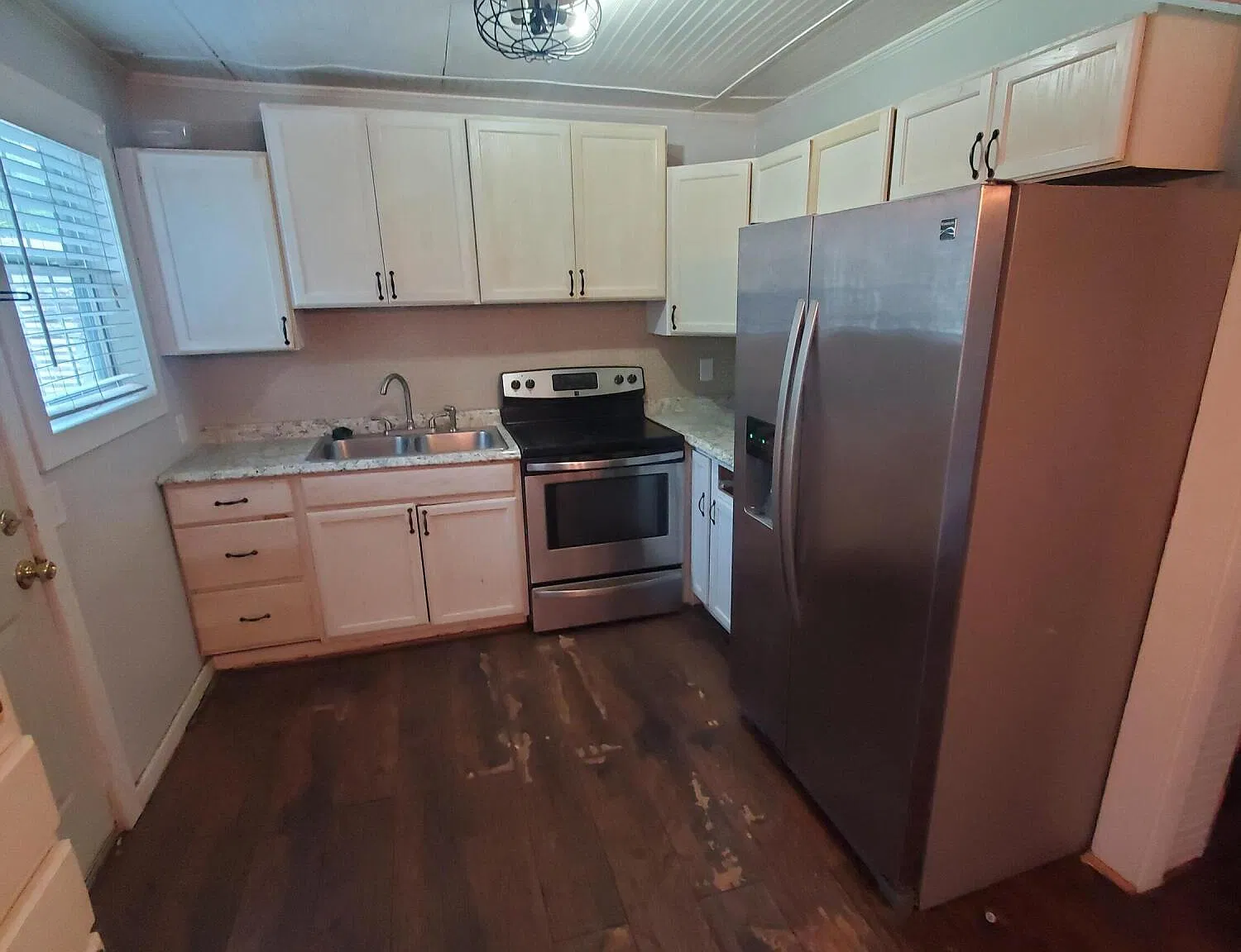 3 bed, 1.0 bath, 800 sqft, $1,000 — Photo 4