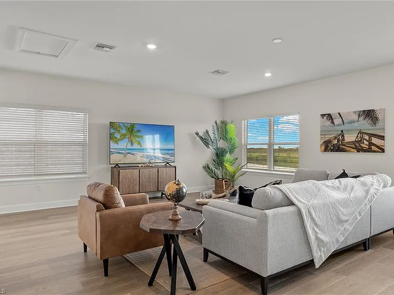 15429 Turin Dr — Photo 32