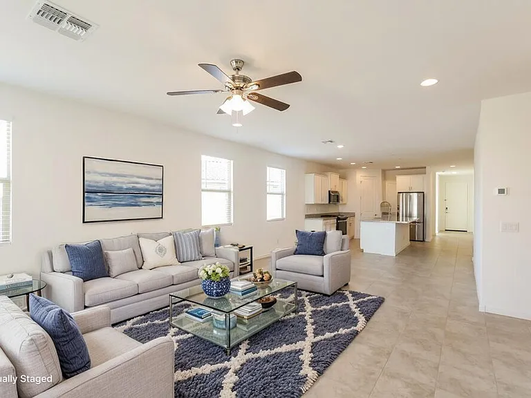 17484 W Sunnyslope Ln — Photo 4