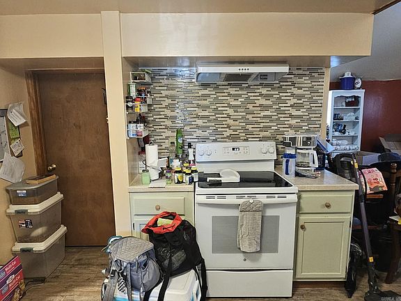 5th image of 157 E Warren St