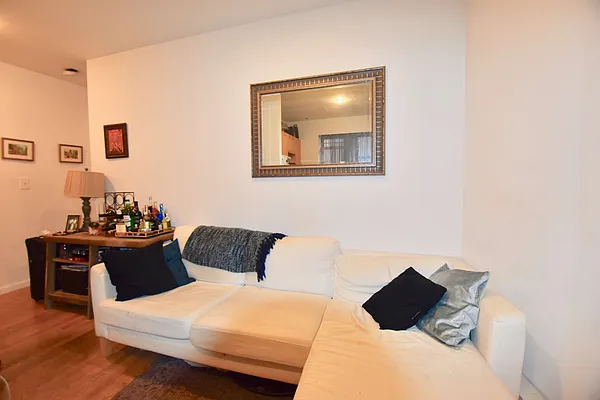 Rented by Bold New York | media 12