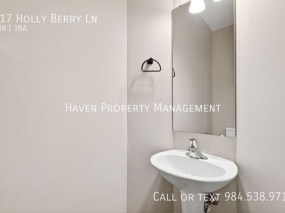 5th image of 117 Holly Berry Ln