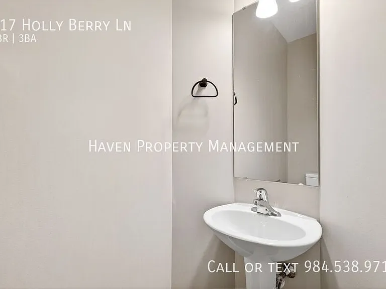 117 Holly Berry Ln — Photo 5