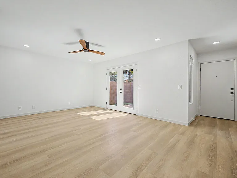 1812 W Village Way — Photo 2