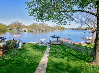 519 Mineral Springs Dr, McHenry, IL 60051