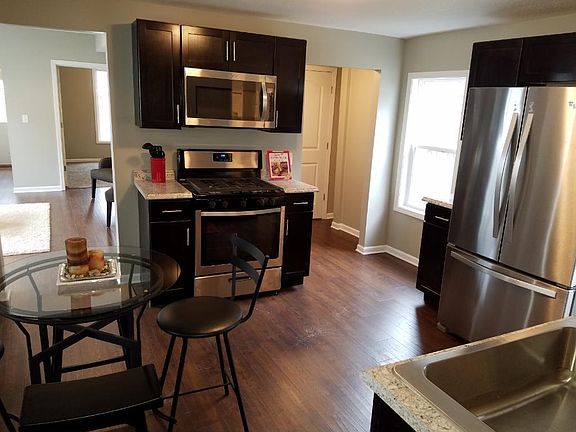 3rd image of 113 Winter St