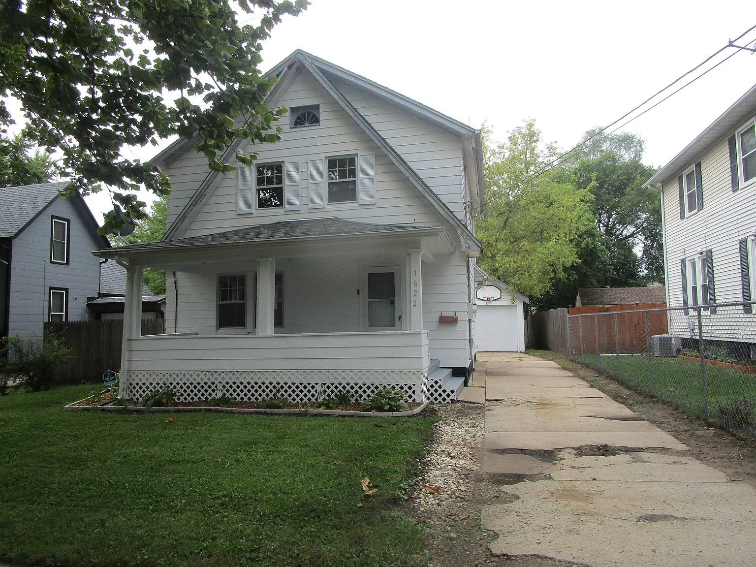 1622 Evergreen St photo 1