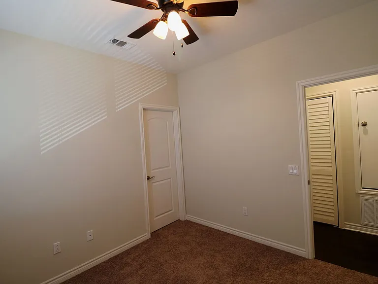 Santa Barbara Luxury Apartment Homes — Photo 8