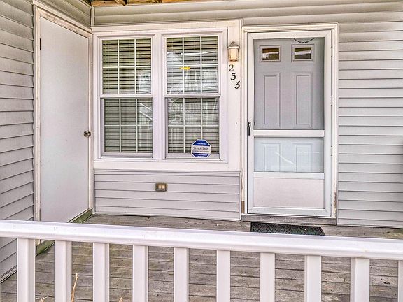 3rd image of 233 London Ct #233