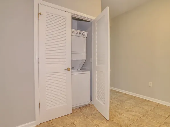 76 Saint Pauls Avenue image 31 of 37