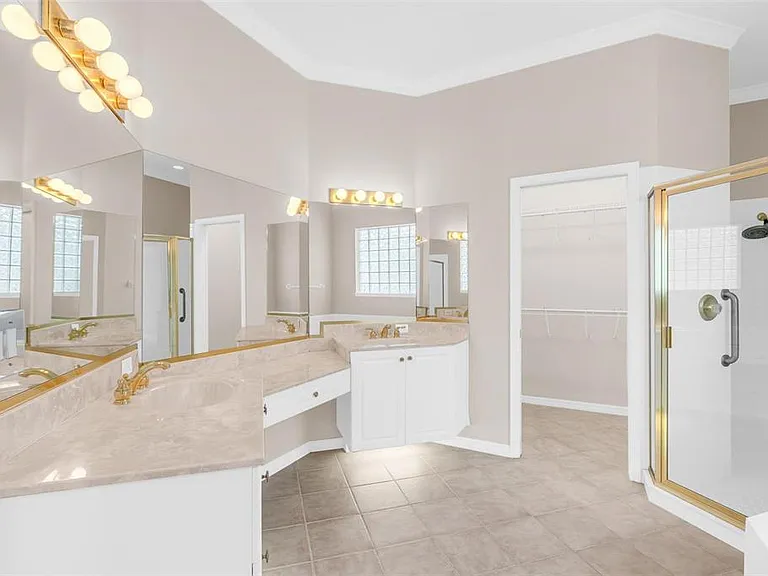 3865 Winding Lake Cir — Photo 15