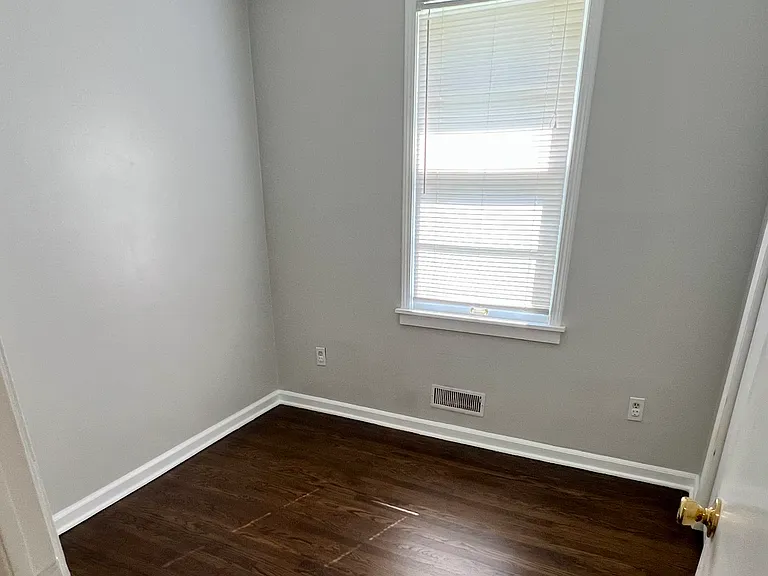 9601 Walnut St — Photo 17