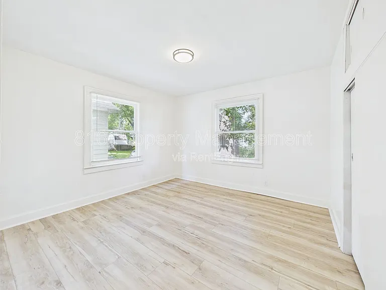 7131 Olive St — Photo 13