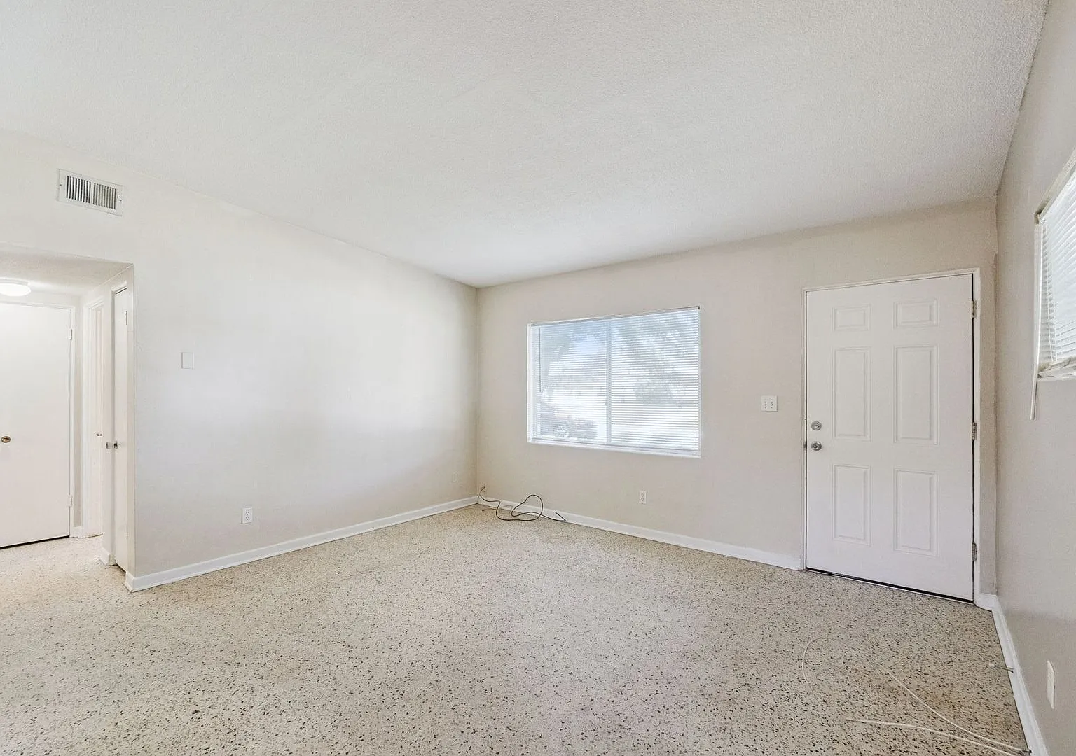 2 BR / 1 BA Home In Beatrice Village — Photo 4