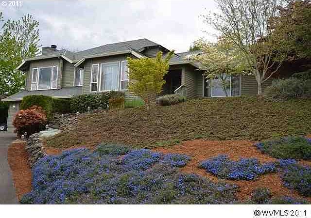1st image of 210 NW Dogwood Dr