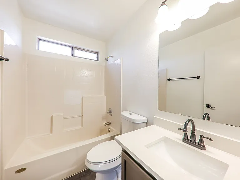 21808 N 40th Pl — Photo 15